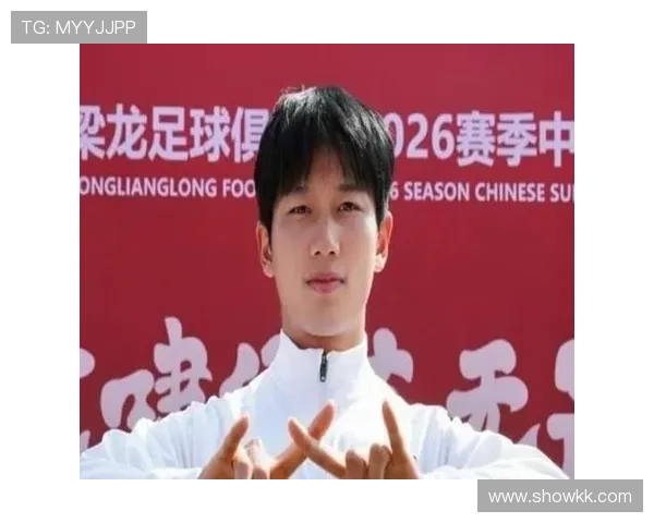 伤愈复出首球 重庆铜梁龙新星闪耀